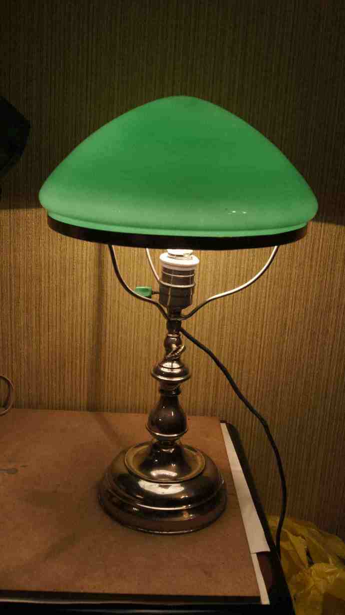 Настольные лампы с зеленым абажуром купить. Настольная лампа bm614. Настольная лампа с зеленым абажуром. Лампа с зеленым плафоном. Настольная лампа с зеленым плафоном.