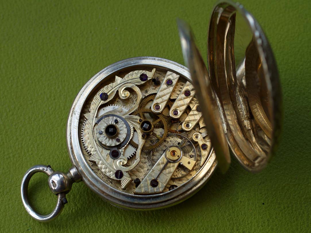 Сдать старые часы. Старинные часы. Корпус от старинных карманных часов. Серебряный корпус для карманных часов. Механизм карманных часов.